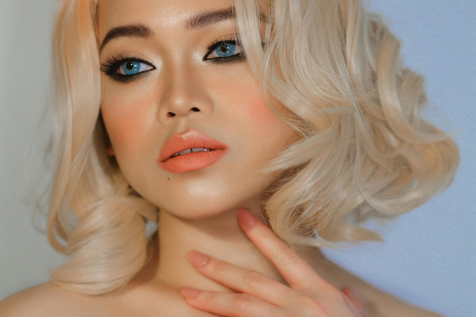 Top 7 Eye Makeup Shades That Make Blue Eyes Look Brighter - ivory-loris-130343.hostingersite.com